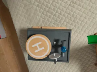 Parking de juguete con estación