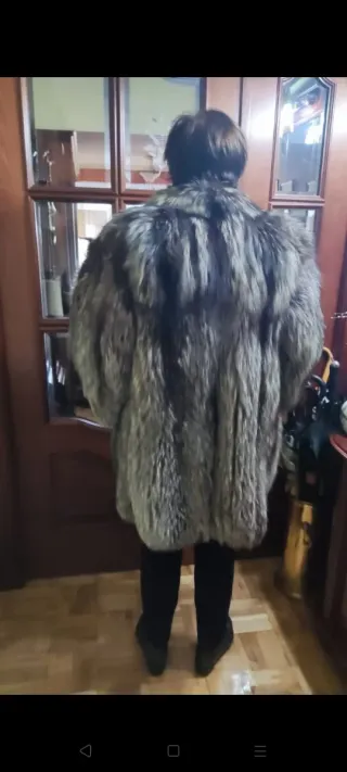 Elegante abrigo piel de zorro