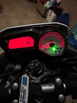 Yamaha FZ8 Naked Blanca y Negra