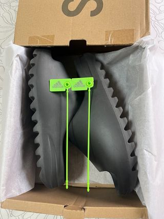 Yeezy slides originales
