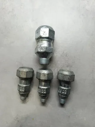 4 Racores de Unión Macho Galvanizados