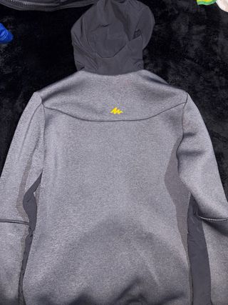 Sudadera Quechua Gris y Negra con Capucha
