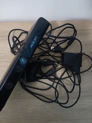 Xbox 360 Kinect + Controller + 2 Giochi