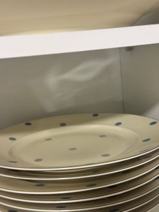 Juego de platos, cubiertos, ollas, todo para cocin