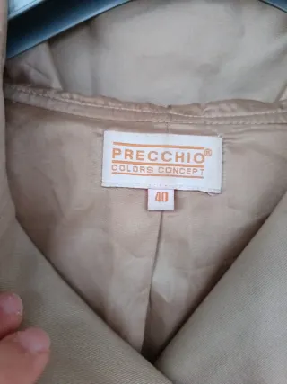 Chaqueta Beige con Capucha