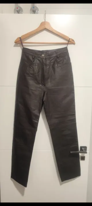 Pantalón de cuero marrón