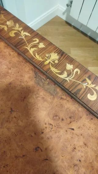 Antigua mesa baja madera marquetería restaurada