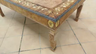 Antigua mesa baja madera marquetería restaurada