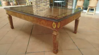 Antigua mesa baja madera marquetería restaurada