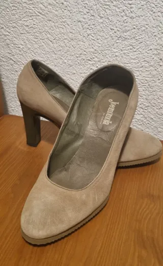 Zapatos de tacón Jocomomola ante beige