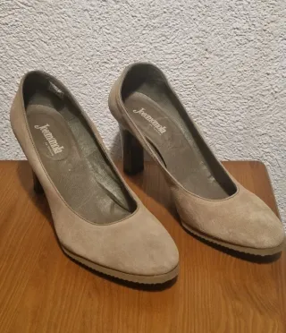 Zapatos de tacón Jocomomola ante beige