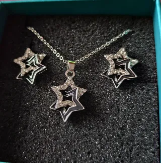 Conjunto de collar y pendientes de estrella