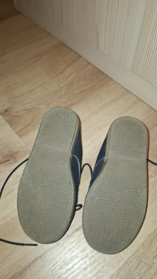Zapatos vestir niño azul marino.