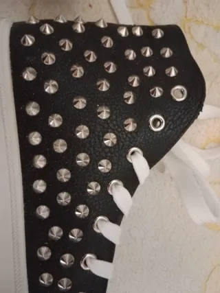 Botines negros con tachuelas talla 39