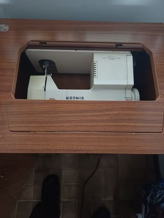 Máquina de Costura Singer Samba 3 com Móvel