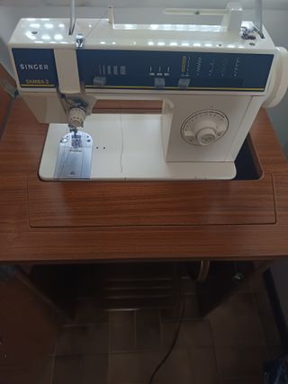 Máquina de Costura Singer Samba 3 com Móvel