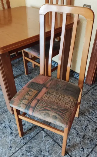 Sillas de comedor de madera y tela