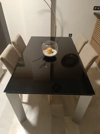Mesa Comedor Cristal Negra y Metal