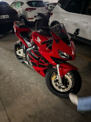Honda CBR 600 RR 2003 recien revisada por completo