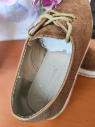 Zapatos marrones con cordones talla 39