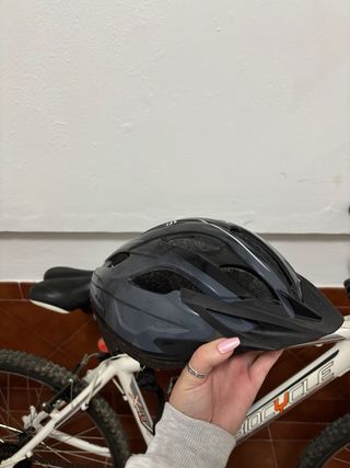 Bicicleta de montaña blanca