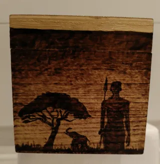 Caja de madera pirograbada Africa