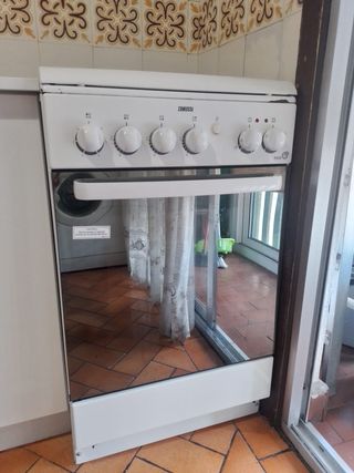Cocina de gas y eléctrica Zanussi.