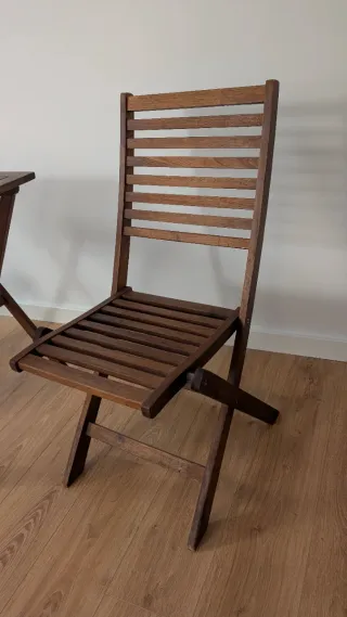 Mesa y 2 Sillas Plegables Madera Teka