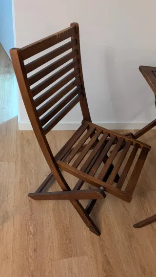 Mesa y 2 Sillas Plegables Madera Teka