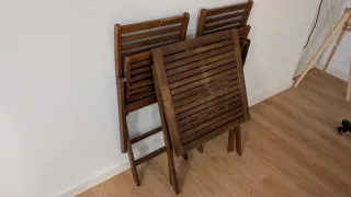 Mesa y 2 Sillas Plegables Madera Teka