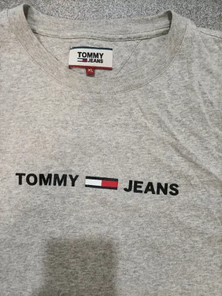 Camiseta Tommy Jeans Gris Hombre