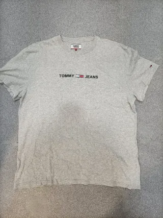 Camiseta Tommy Jeans Gris Hombre