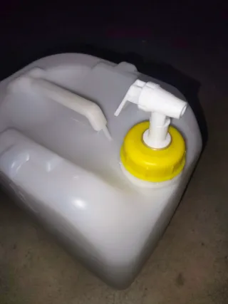 Garrafa agua 25L con grifo.