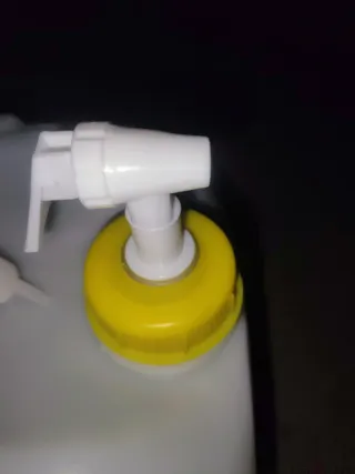 Garrafa agua 25L con grifo.