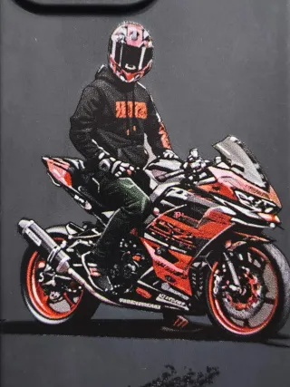 Cover iPhone 15 Pro Max - Motociclista (Nuova)