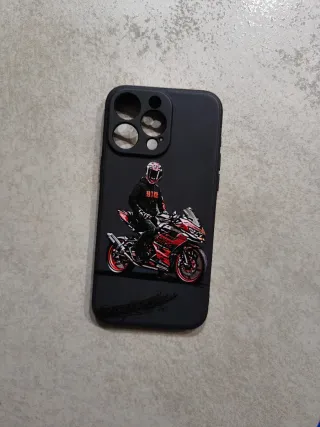 Cover iPhone 15 Pro Max - Motociclista (Nuova)