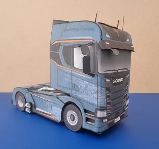 Maqueta Camión de cartulina  1:43