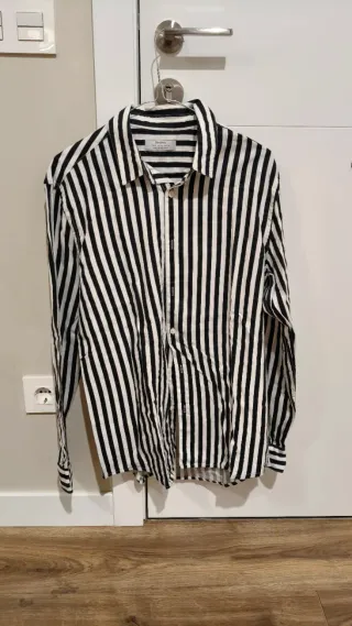 Camisa Bershka Rayas Blanca y Negra Talla M