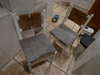 Sillas de cocina blancas y mimbre