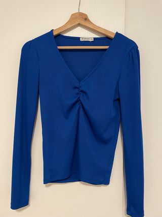 Camiseta Stradivarius azul manga larga