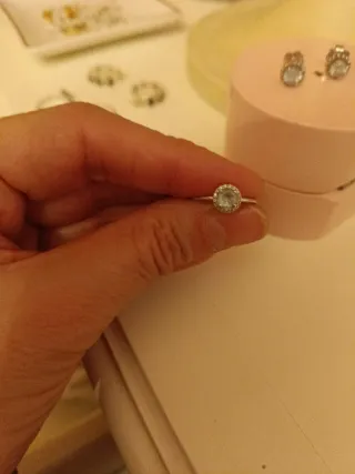 Anillo Tous Oro Blanco con zafiro y diamantes