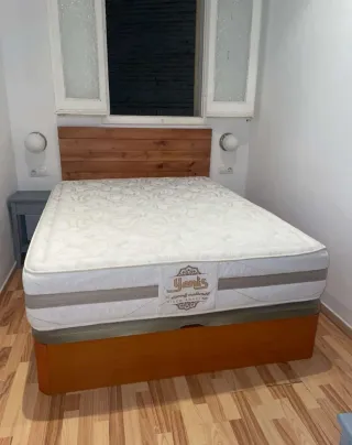 Canapé de tela y madera