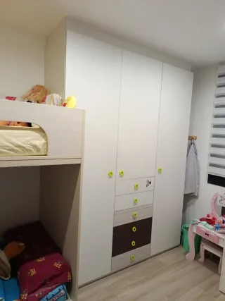 Armario infantil madera y plástico