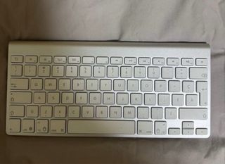 Teclado Apple Plata y Blanco