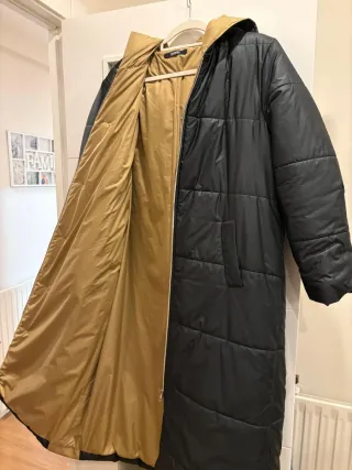 Plumífero largo Bocceto negro y dorado