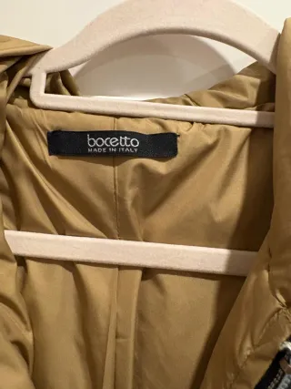 Plumífero largo Bocceto negro y dorado