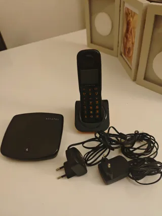 Teléfono Inalámbrico Alcatel negro y naranja