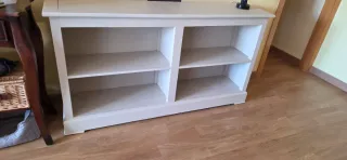 Estantería beige de madera