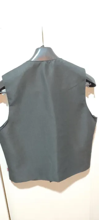 Chaleco y pajarita de camarero negro