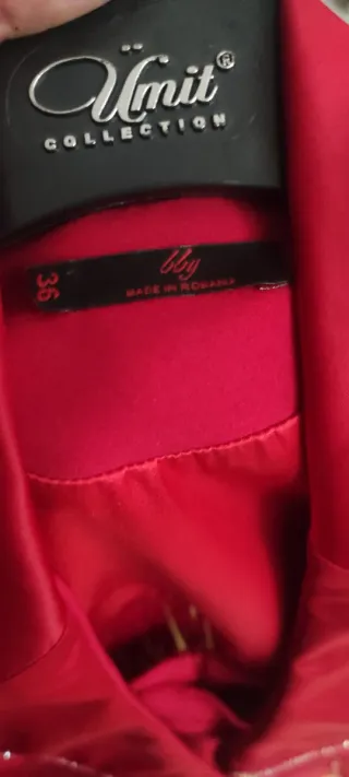 Traje de chaqueta y pantalón rojo